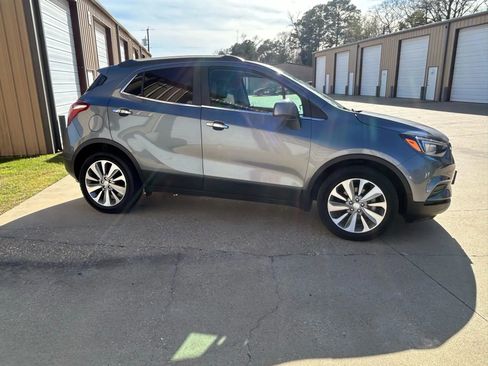 Used 2020 Buick Encore Preferred image 3