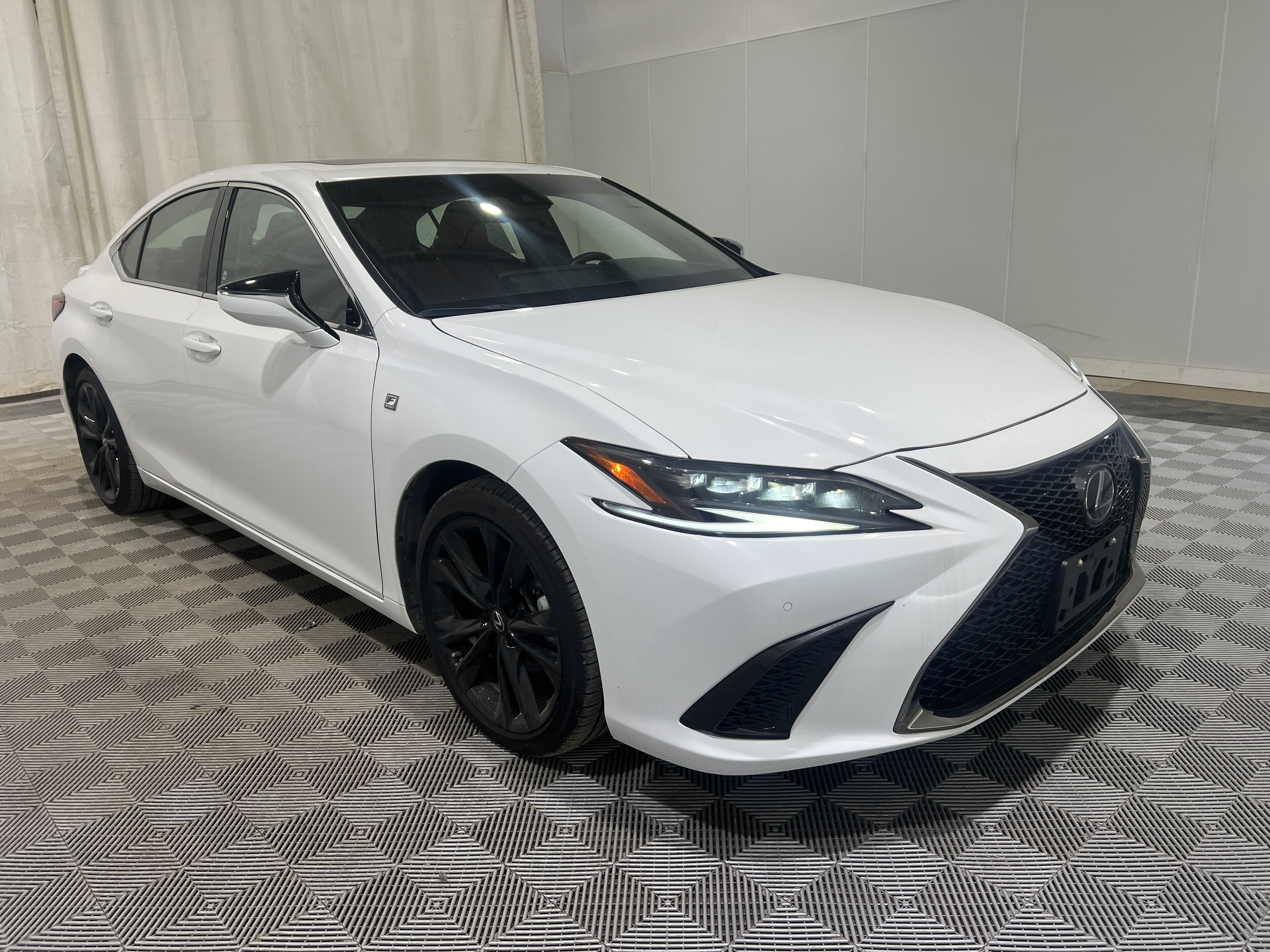 Used 2024 Lexus ES 300h FWD image 4