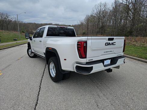 Used 2025 GMC Sierra 3500 Denali Ultimate AWD/4WD image 7