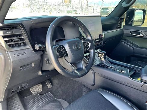 Used 2024 Lexus GX 550 image 17