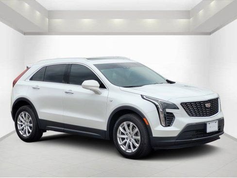 Used 2023 Cadillac XT4 Luxury w/ Cold Weather Package FWD image 1