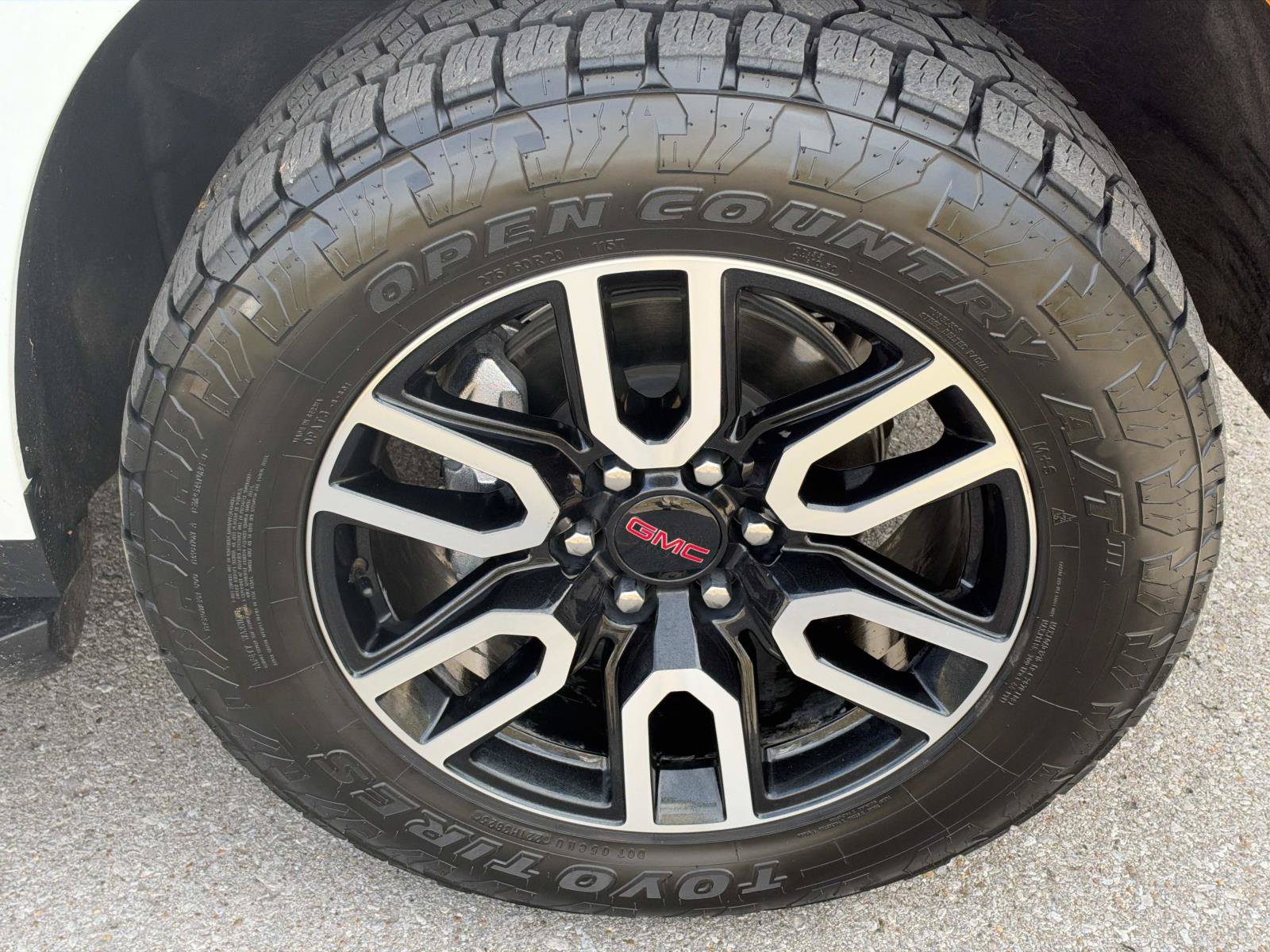 Used 2024 GMC Yukon AT4 w/ Technology Package AWD/4WD image 10