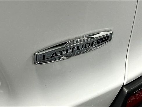 Used 2020 Jeep Cherokee Latitude Plus image 23