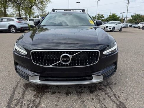 Used 2019 Volvo V90 T5 Cross Country w/ Protection Package Premier AWD/4WD image 2