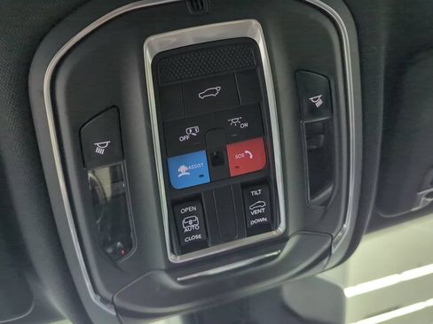 Used 2022 Jeep Grand Cherokee L Laredo AWD/4WD image 22
