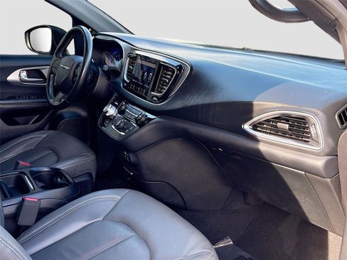 Used 2019 Chrysler Pacifica Touring Plus w/ S Appearance Package image 32