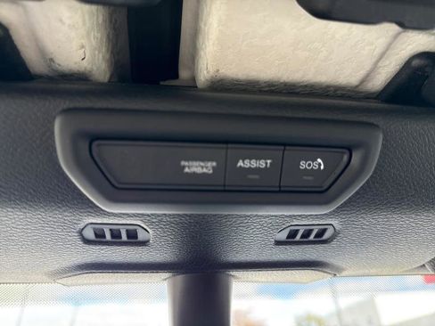 Used 2023 Jeep Gladiator Overland AWD/4WD image 16