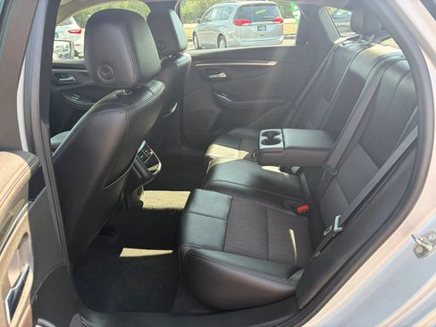 Used 2019 Chevrolet Impala LT FWD image 23