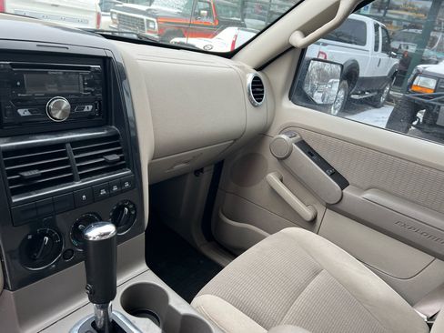 Used 2007 Ford Explorer Sport Trac XLT image 10