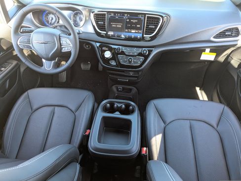 New 2026 Chrysler Voyager LX image 12