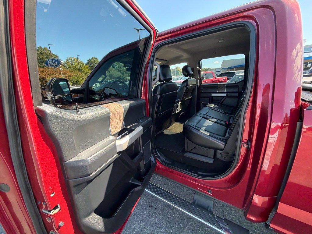 Used 2017 Ford F250 Lariat w/ Lariat Value Package AWD/4WD image 16