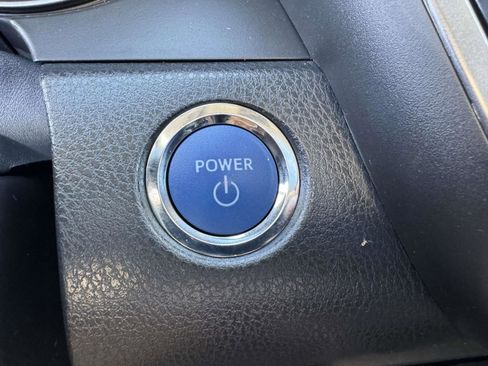 Certified 2021 Toyota Camry SE image 35