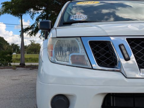 Used 2021 Nissan Frontier SV RWD image 10