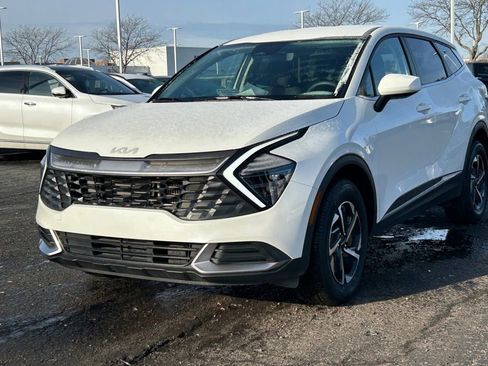 Certified 2024 Kia Sportage LX image 3