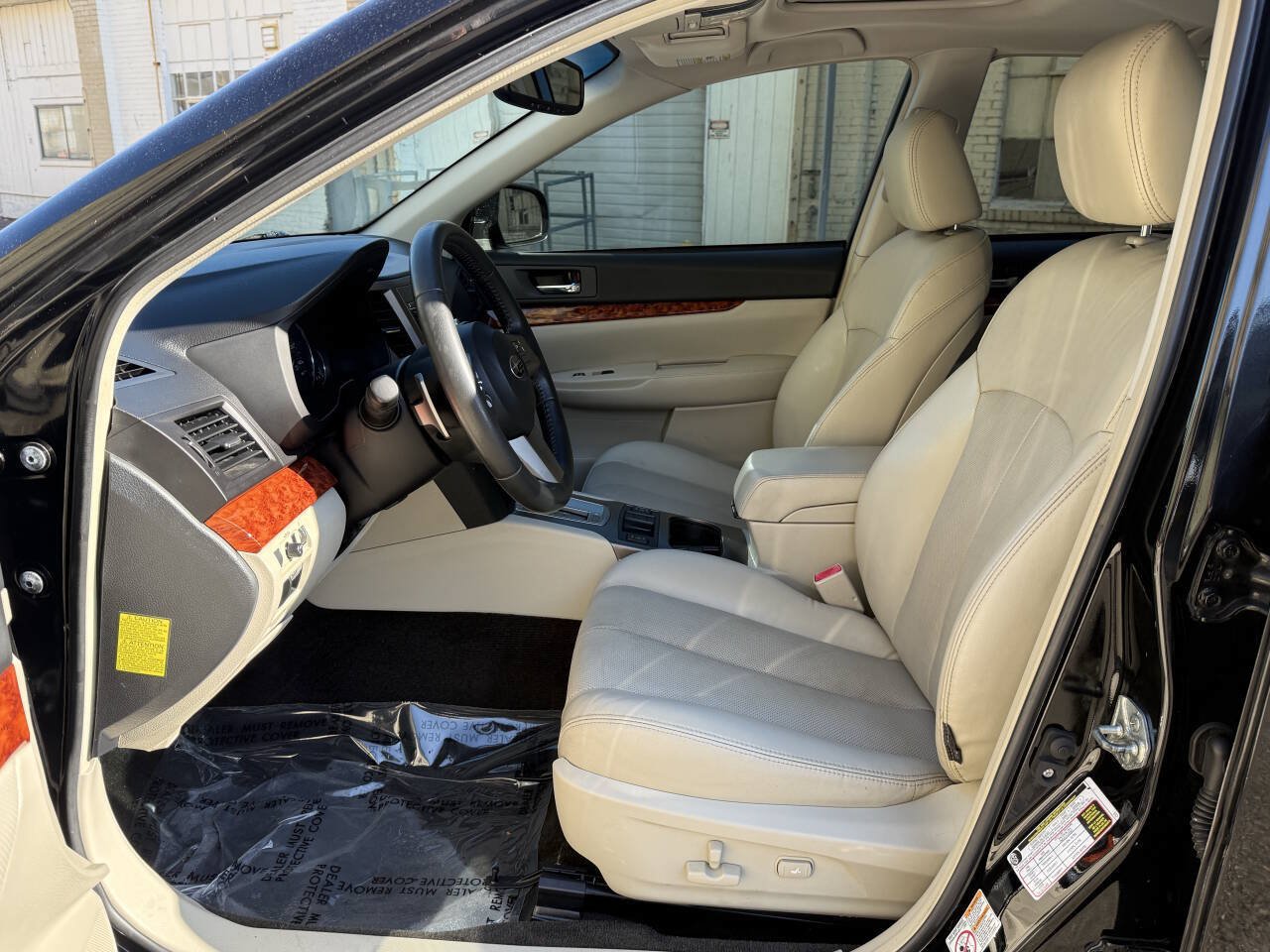 Used 2011 Subaru Outback 2.5i Limited AWD/4WD image 29