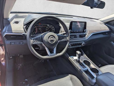 Used 2023 Nissan Altima 2.5 SV FWD image 10