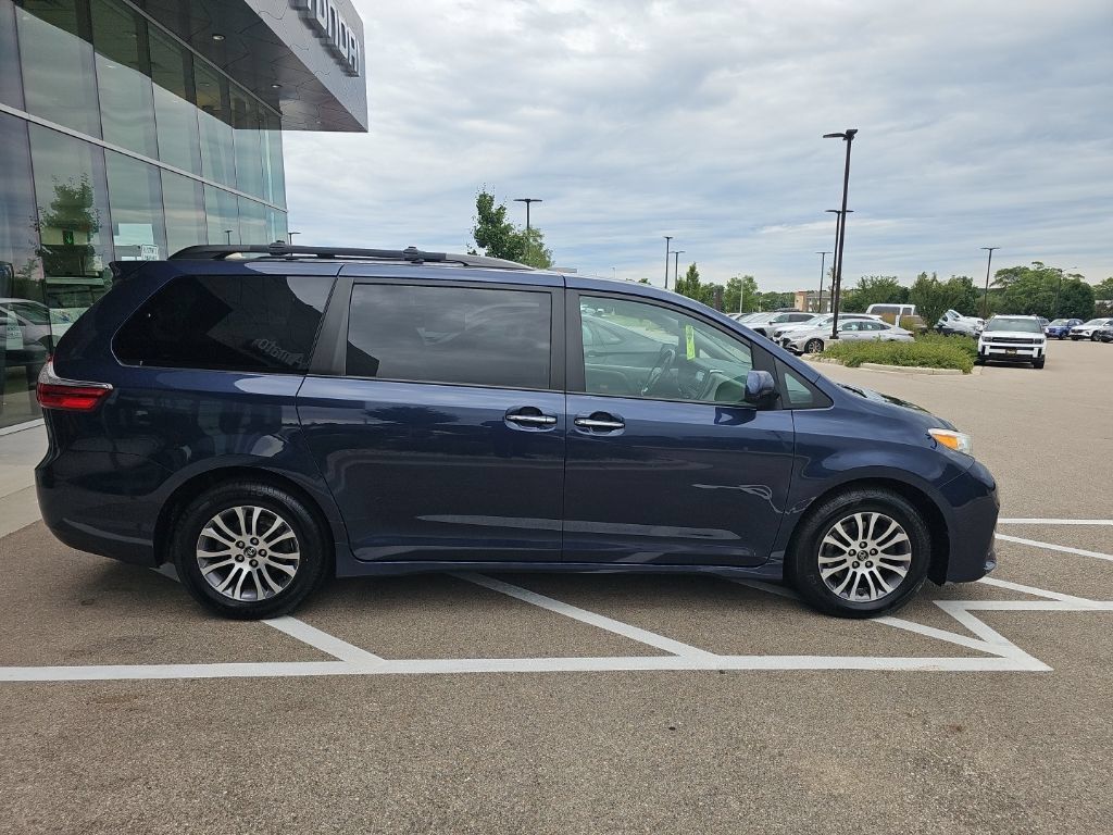 Used 2018 Toyota Sienna XLE w/ XLE Navigation Package FWD image 6