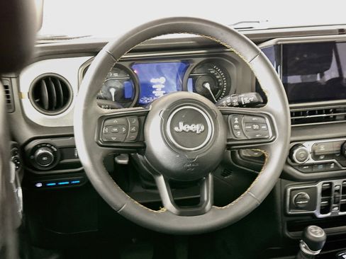 Used 2024 Jeep Wrangler Unlimited AWD/4WD image 17