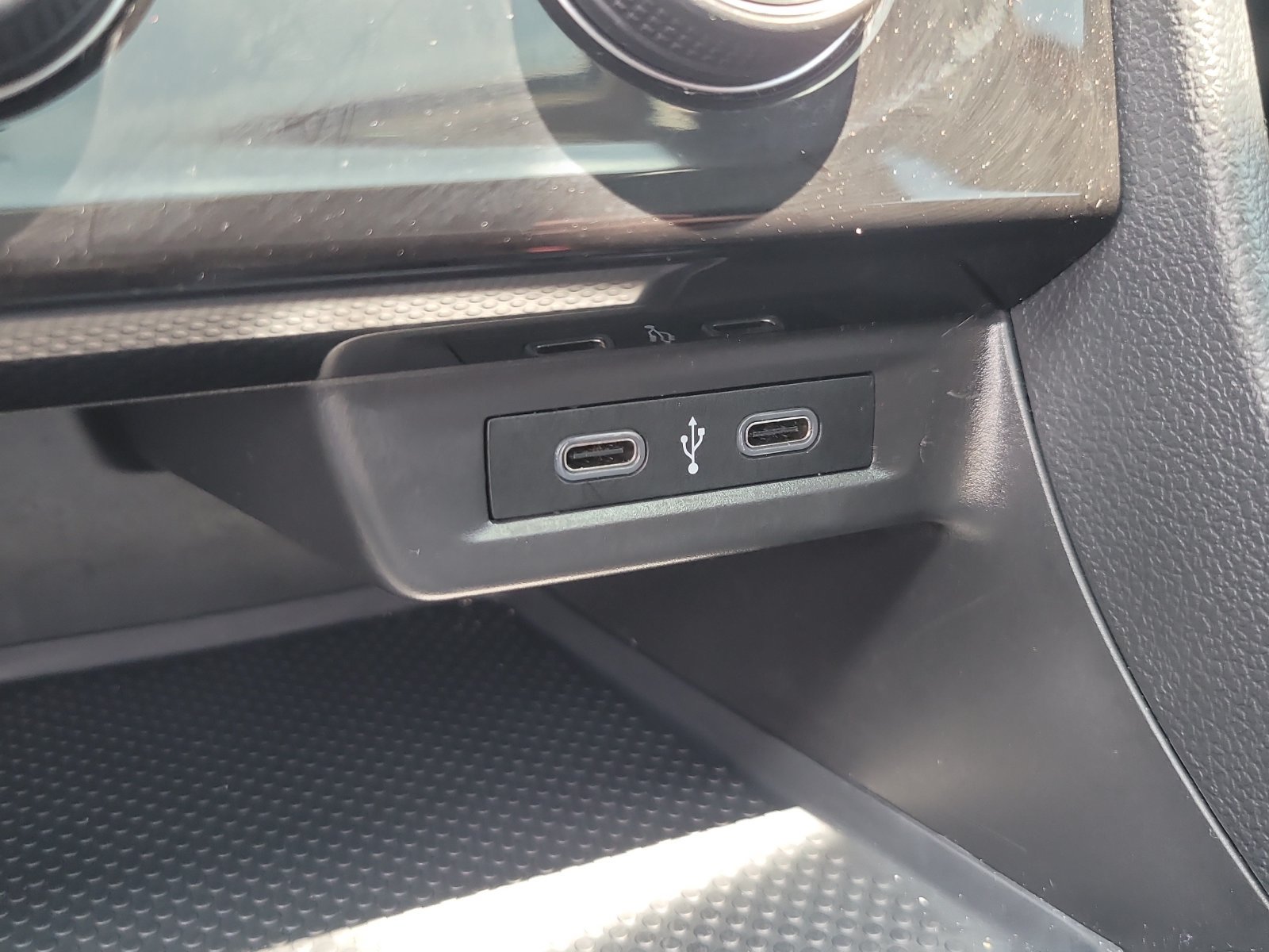 Used 2022 Volkswagen Jetta SE w/ Panoramic Sunroof Package FWD image 22