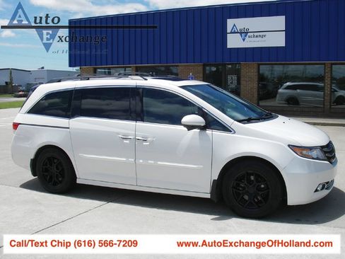 Used 2014 Honda Odyssey Touring image 1