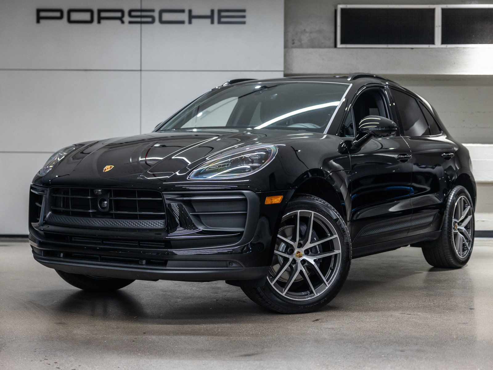 Used 2026 Porsche Macan AWD/4WD image 1