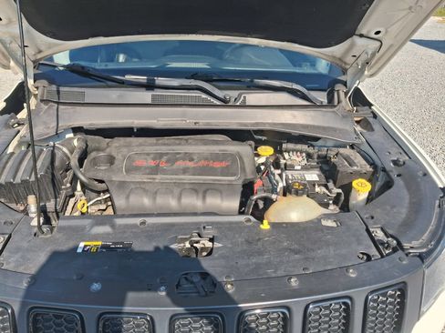 Used 2019 Jeep Compass Latitude AWD/4WD image 18