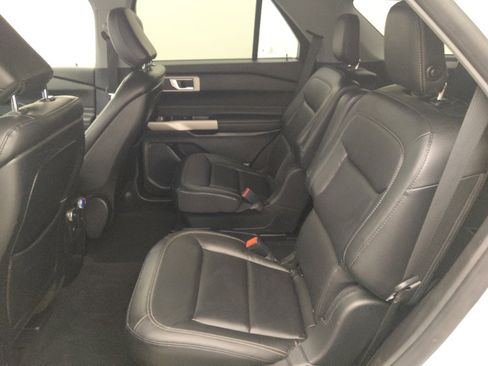 Used 2020 Ford Explorer XLT w/ Equipment Group 202A RWD image 18