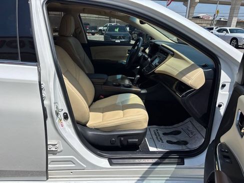 Used 2016 Toyota Avalon Limited FWD image 58
