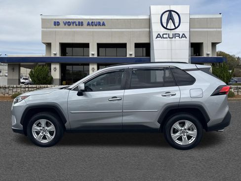 Used 2020 Toyota RAV4 XLE w/ Convenience Package FWD image 8