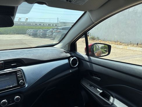 Used 2025 Nissan Versa SV FWD image 33