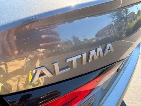 Used 2025 Nissan Altima 2.5 SV FWD image 25