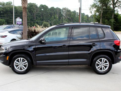 Used 2016 Volkswagen Tiguan S image 2