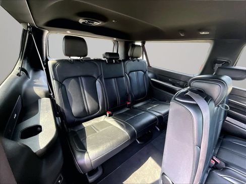 Used 2024 Jeep Wagoneer L Series II w/ Flexible Seating Group AWD/4WD image 29