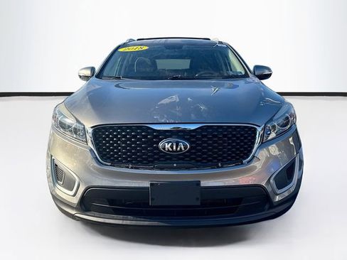 Used 2018 Kia Sorento LX image 2