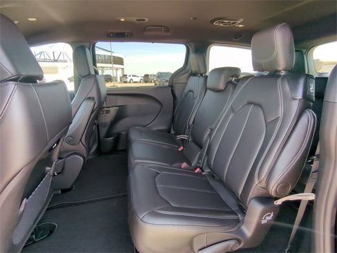 New 2026 Chrysler Pacifica Select w/ S Appearance Package image 17