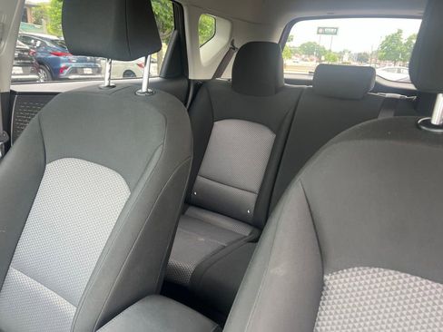 Used 2025 Kia Soul LX w/ LX Technology Package FWD image 12