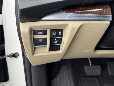 Used 2017 Acura MDX SH-AWD w/ Technology Package image 18