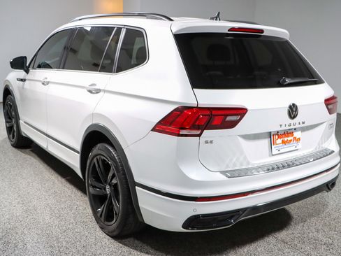 Used 2024 Volkswagen Tiguan SE R-Line FWD image 9