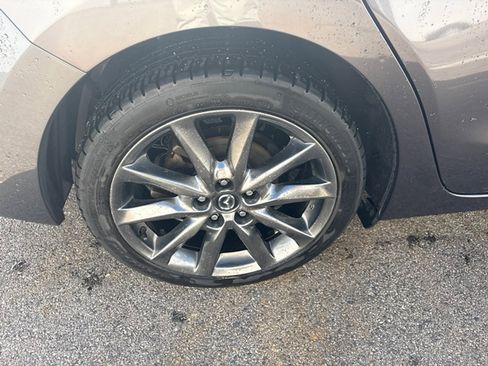 Used 2018 MAZDA MAZDA3 Touring FWD image 15