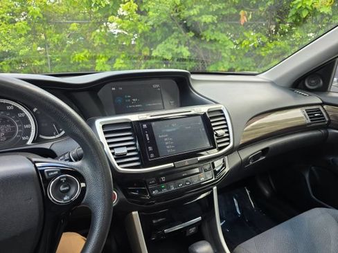 Used 2017 Honda Accord EX image 25