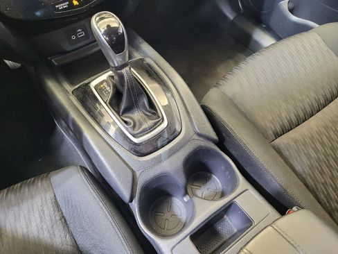 Used 2019 Nissan Rogue S AWD/4WD image 26