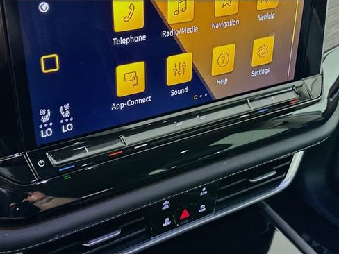 Used 2024 Volkswagen Atlas SEL AWD/4WD image 17
