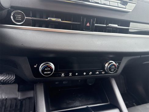 Used 2023 Mitsubishi Outlander SE image 28