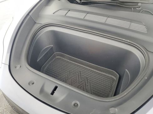 Used 2024 Tesla Model Y Long Range image 31