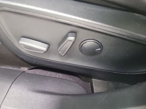 Used 2022 Ford Escape Titanium w/ Titanium Elite Package AWD/4WD image 19