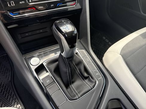 New 2026 Volkswagen Taos SE FWD image 19