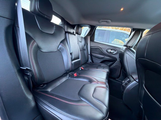 Used 2020 Jeep Cherokee Trailhawk w/ Cold Weather Group AWD/4WD image 16