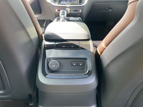 Used 2022 Volvo S60 T8 Inscription w/ Advanced Package image 21