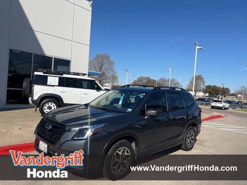 Used 2023 Subaru Forester Premium image 1
