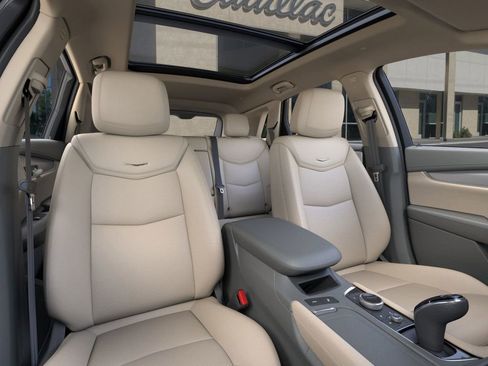 New 2025 Cadillac XT5 Premium Luxury image 16